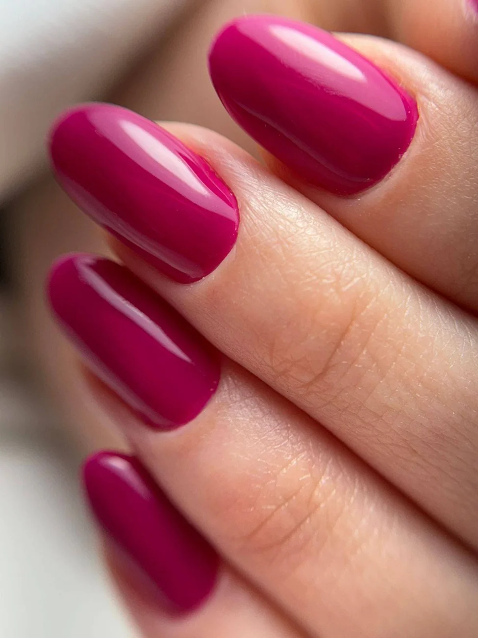 Esmaltação em tom cereja